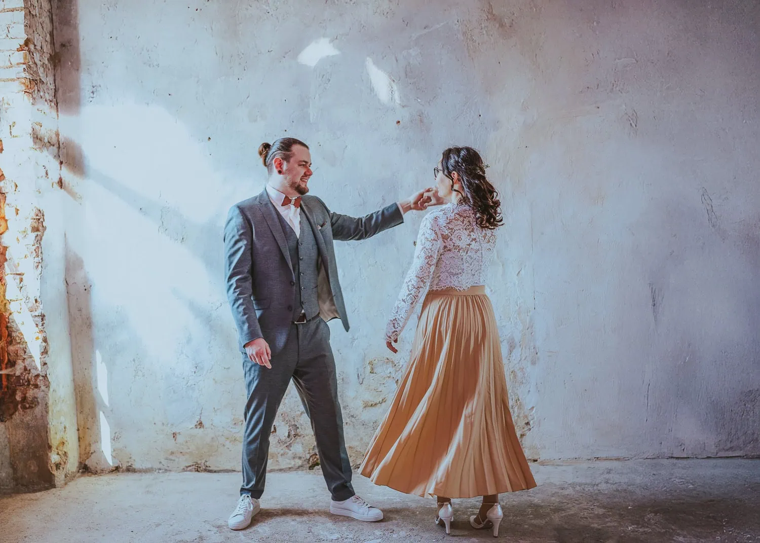 Hochzeit Wald Brautpaarshooting besonders innige Momente